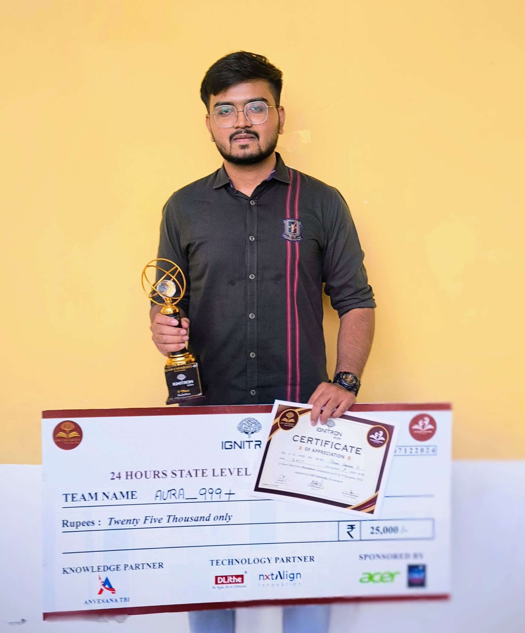 Holding the prize cheque and trophy (PAVAN VARAHAD)